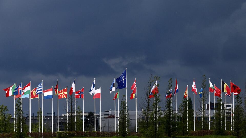 Цель расширения НАТО  золото нейтральных стран